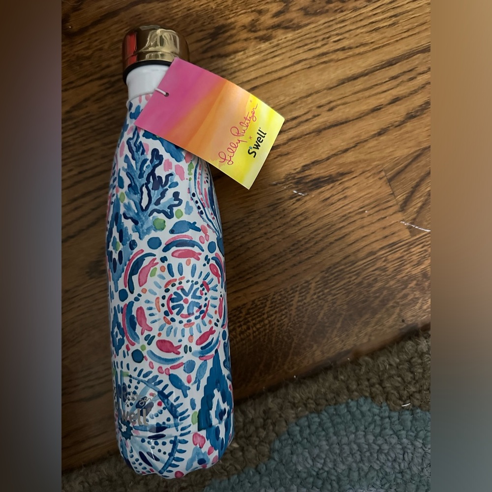 Lilly Pulitzer Swell water bottle NWT